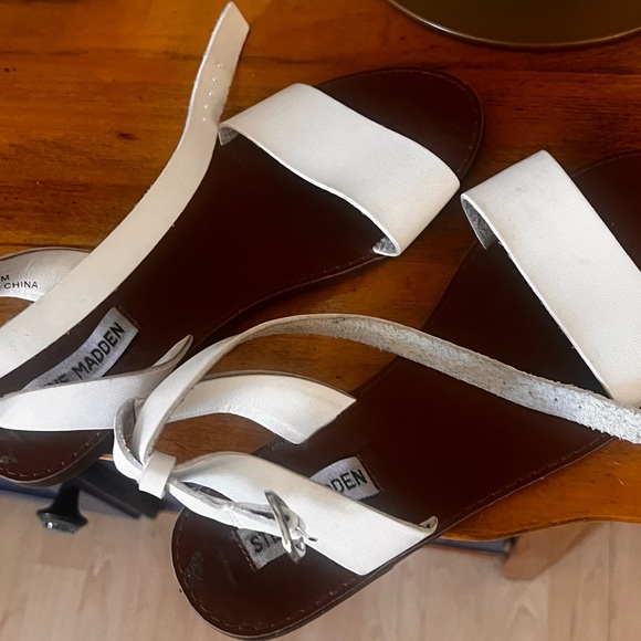 Steve Madden women’s 6.5 white sandals - Picture 2 of 2